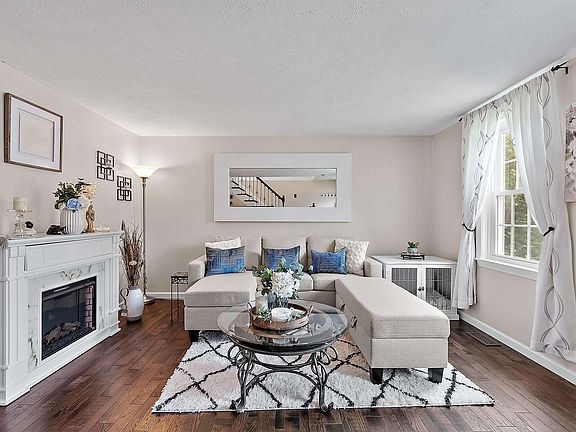 2nd image of 77 BURGUNDY Drive #17