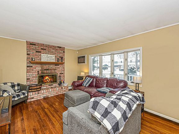 3rd image of 83 Center St