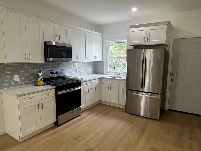 154 President St — Photo 2