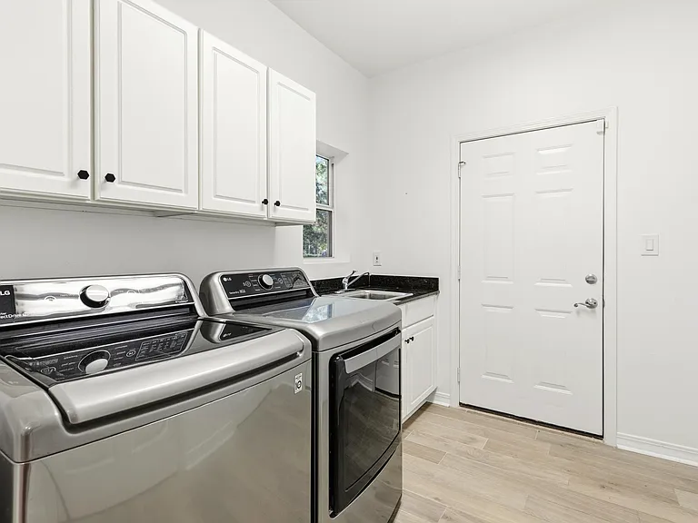 2928 Pine Valley Dr — Photo 32
