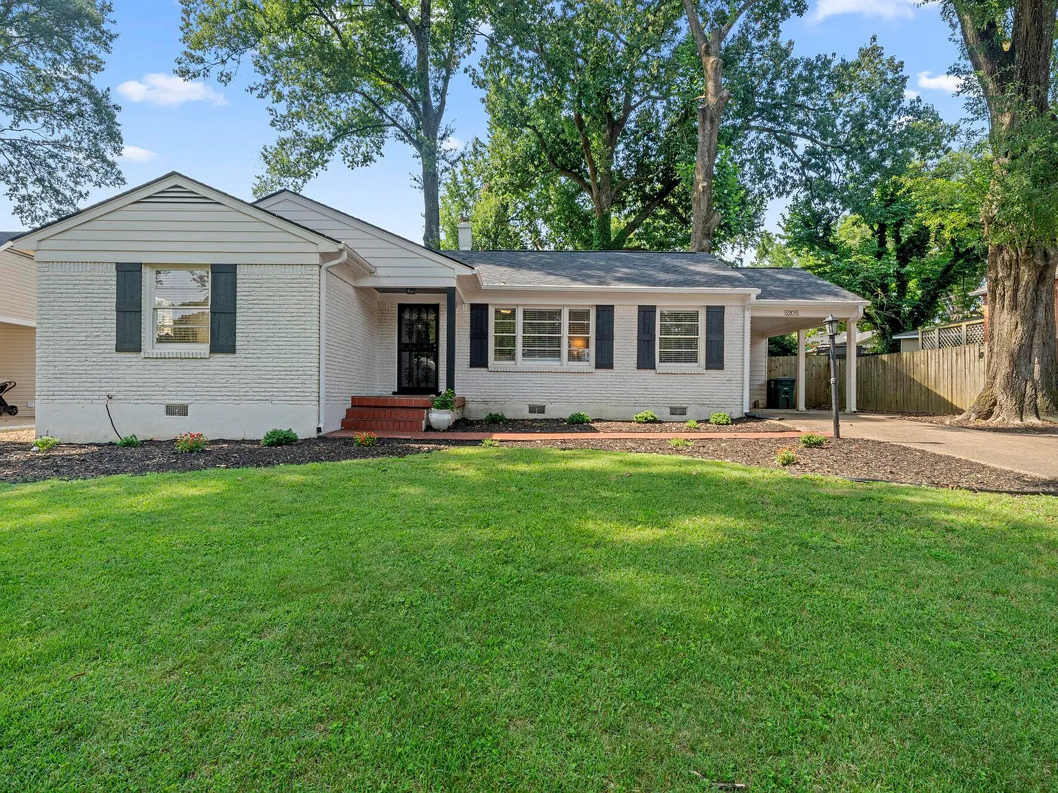 3 bed, 2.0 bath, 1279 sqft, $2,100 — Photo 1
