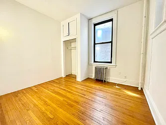 Rented by HOLTON REAL ESTATE INC.