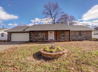 1960 E Meadow Dr, Springfield, MO 65804