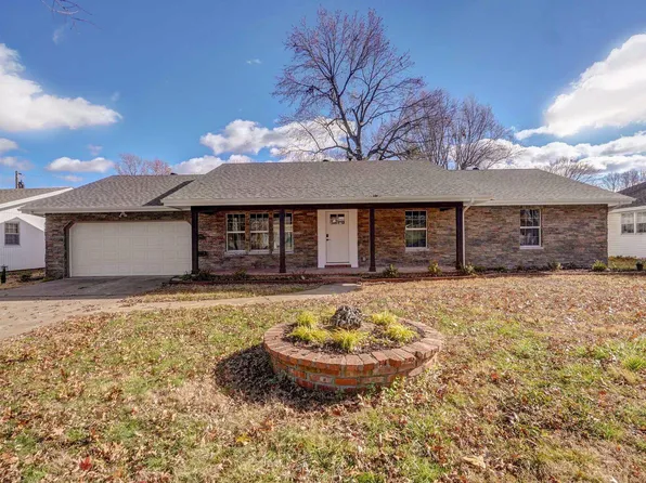 1960 E Meadow Drive, Springfield, MO 65804