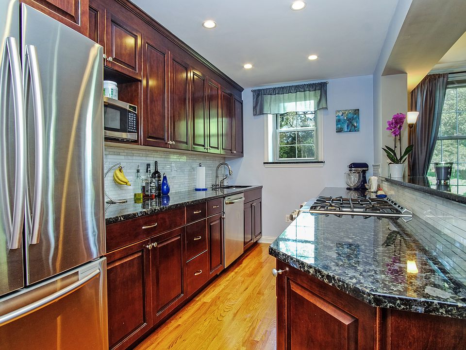 1st image of 1328 Midland Ave APT 3B
