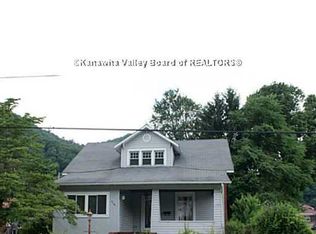 318 5th Ave, Montgomery, WV 25136