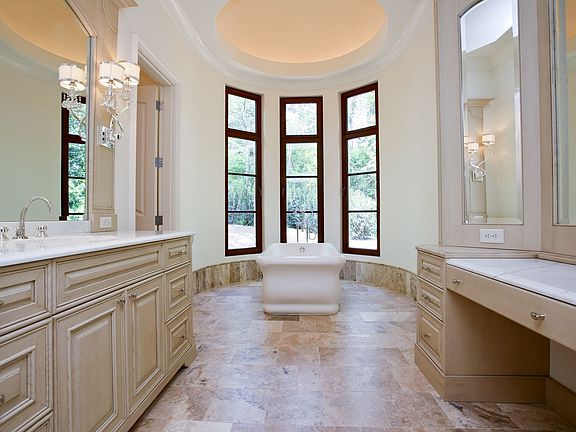 Her side of Master Bath