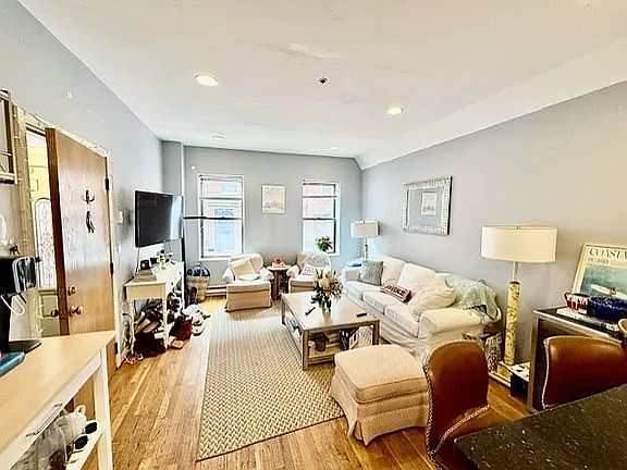 2nd image of 17 Thacher St APT 4