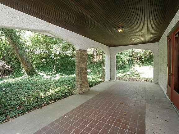 5th image of 4037 Victory Pkwy