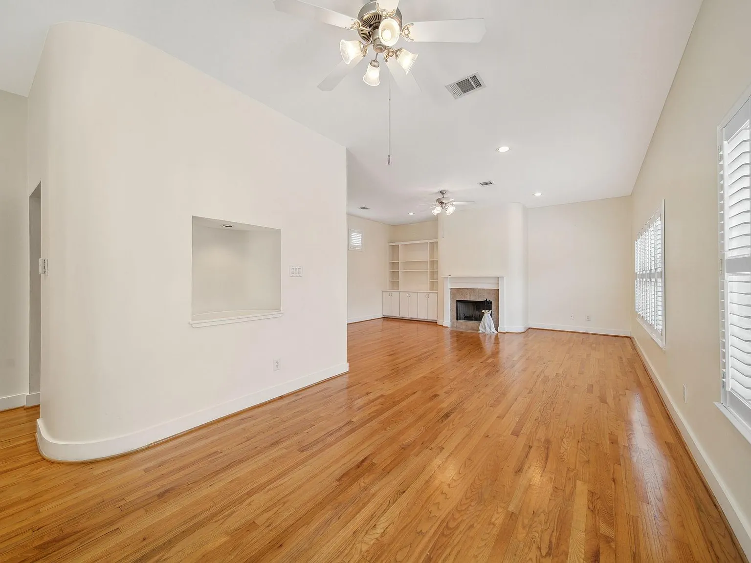 3 bed, 2.5 bath, 2089 sqft, $2,795 — Photo 4