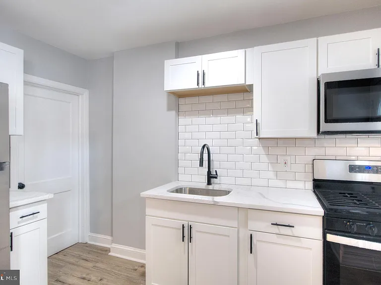 1327 Jackson St — Photo 15