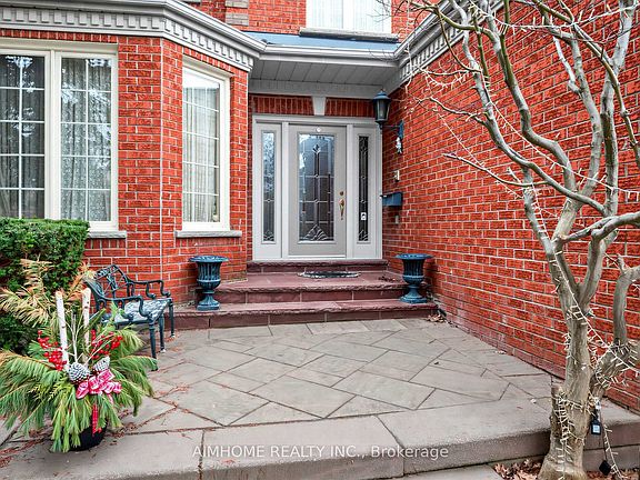 2nd image of 92 Braeside Sq