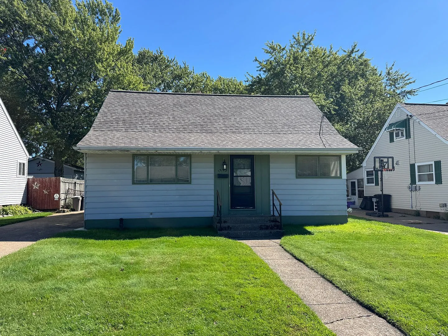3 bedroom 1 bath single family home — Photo 1