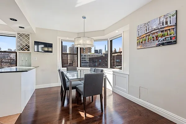 Sold by Sloane Square | media 2