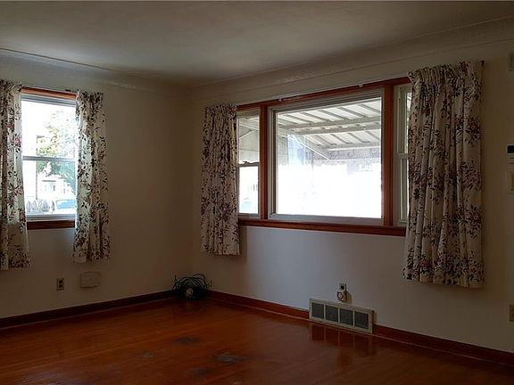 5th image of 53 Leamington Pl