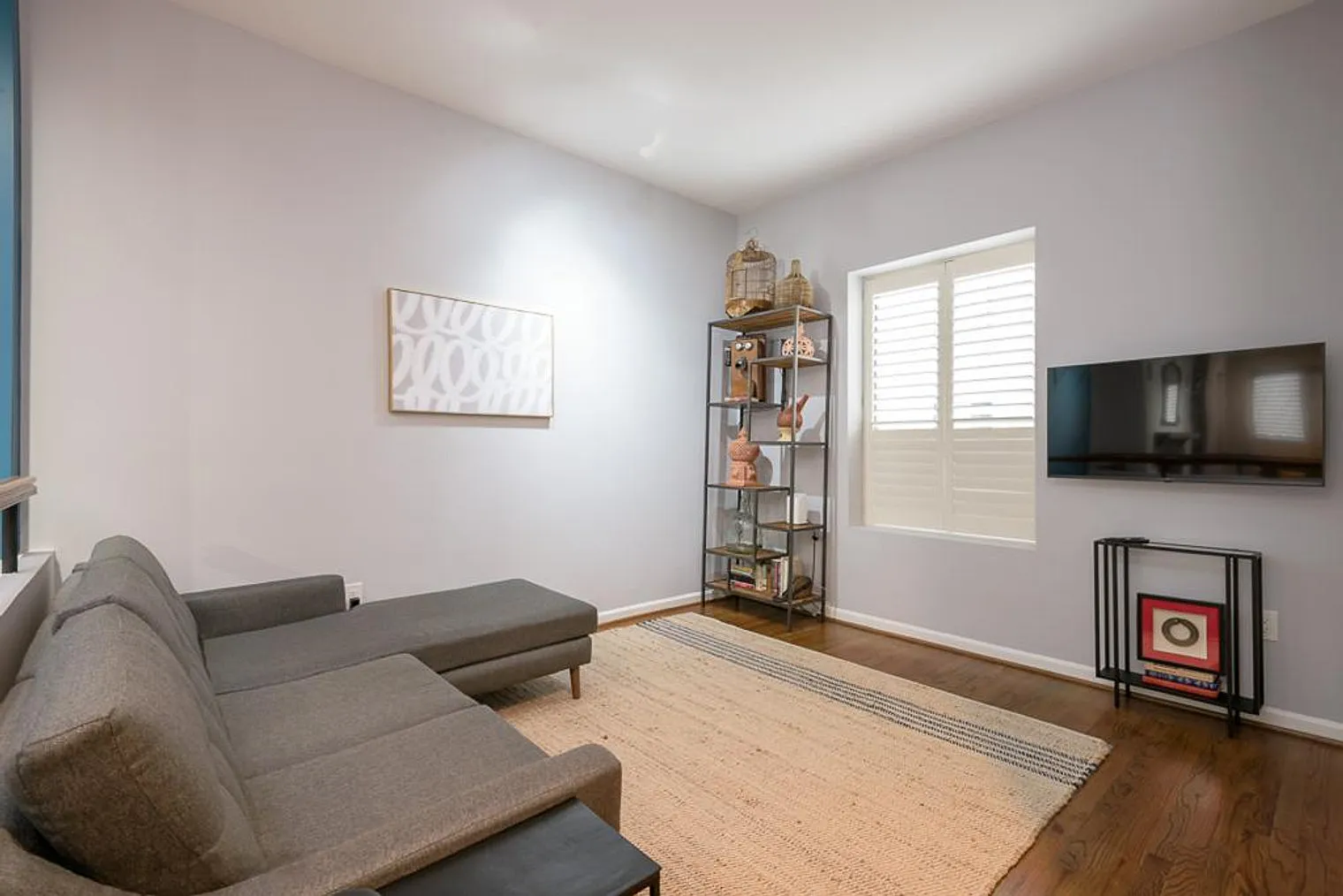 2 bed, 1.0 bath, 26909 sqft, $6,119 — Photo 2