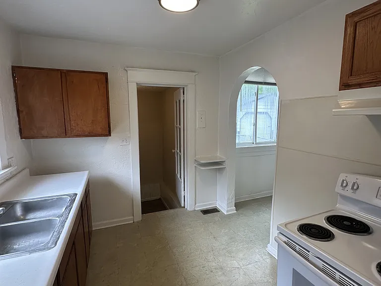 2109 W 9th St — Photo 4
