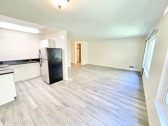 4th image of 470 Warren Dr #10838941