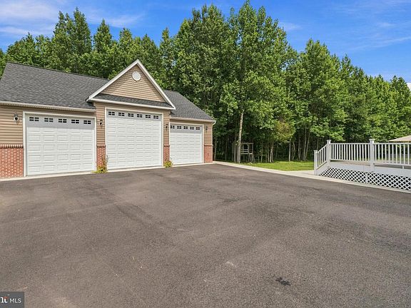 3rd image of 25 Gina Marie Ln