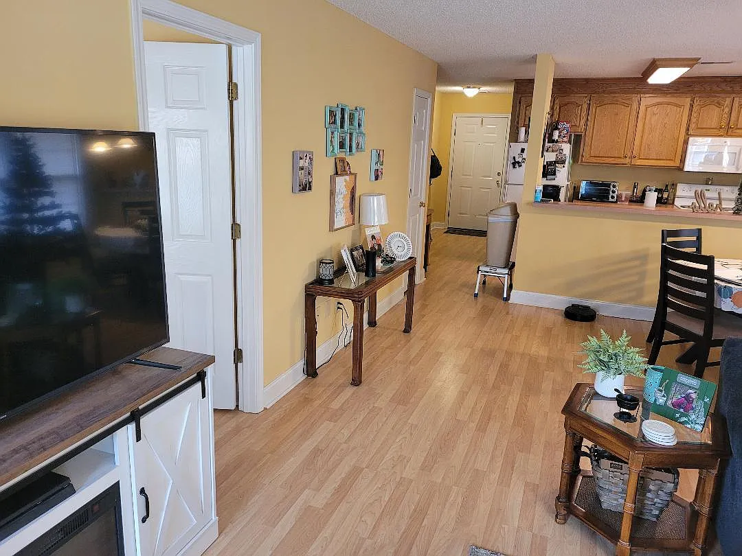 2 bed, 1241 sqft, $1,400 — Photo 4