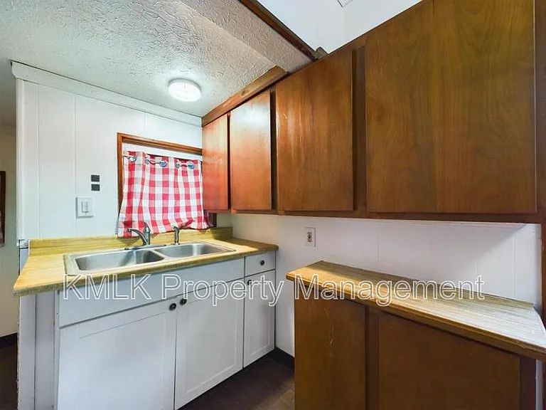 1128 Cordova Ave — Photo 16