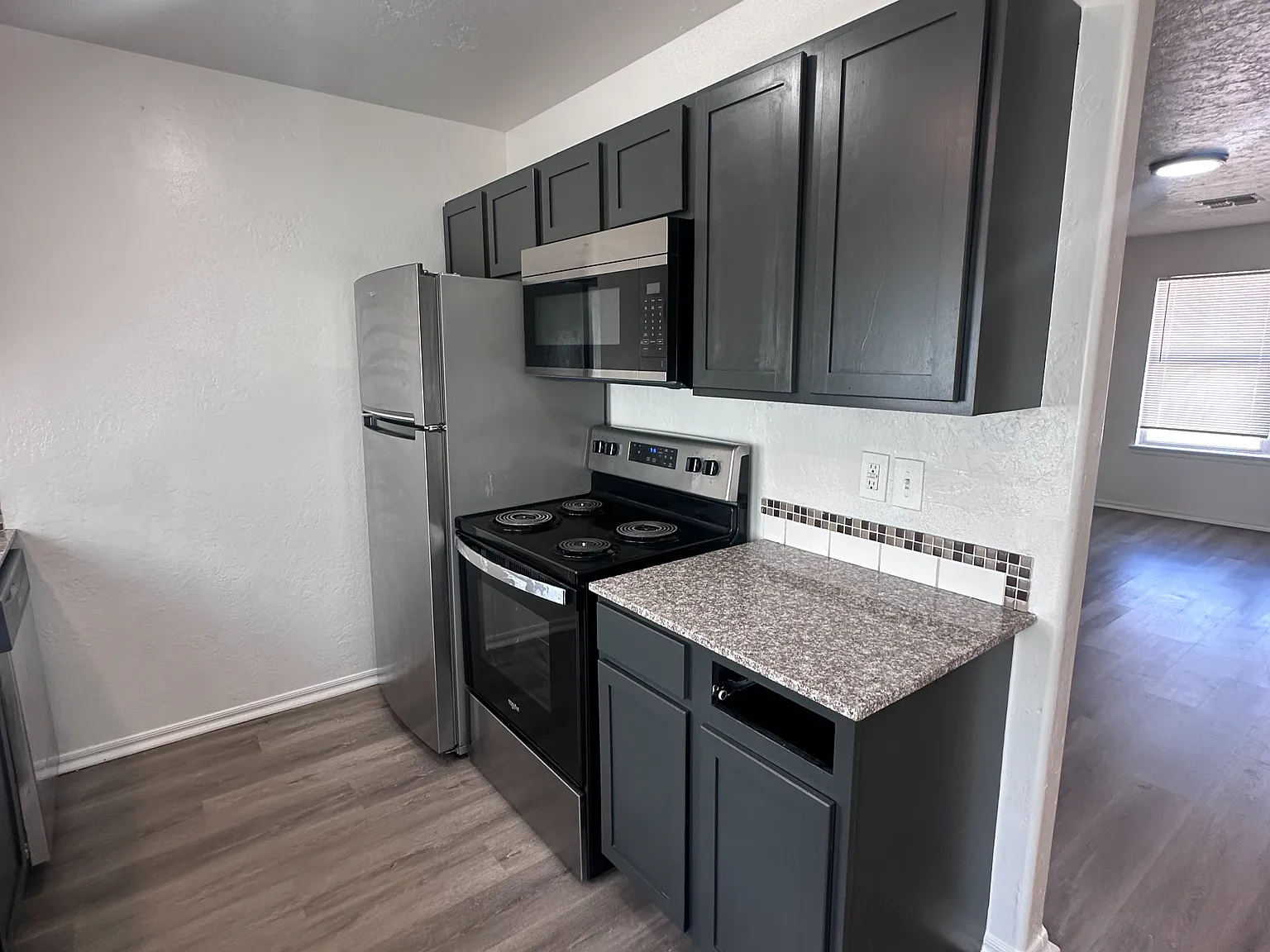 3 bed, 1096 sqft, $950 — Photo 3