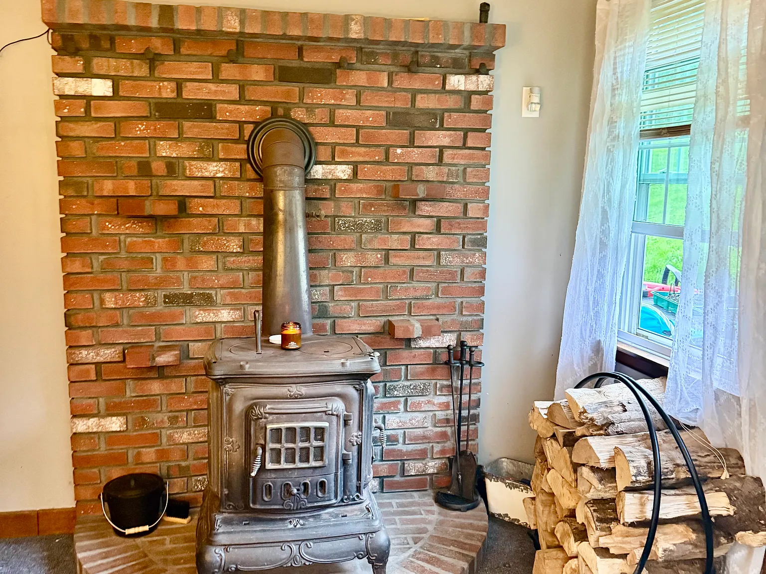 3 bed, 1.5 bath, 1326 sqft, $3,000 — Photo 3