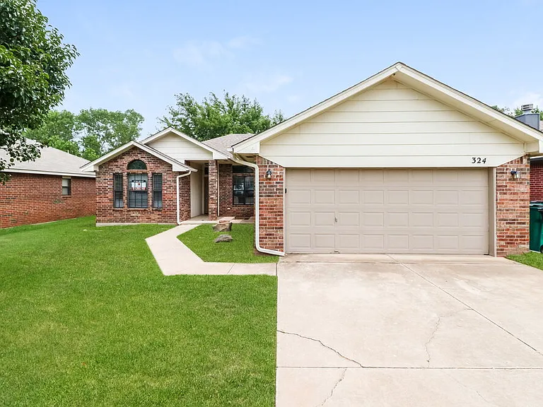 324 Marrgate Dr — Photo 1