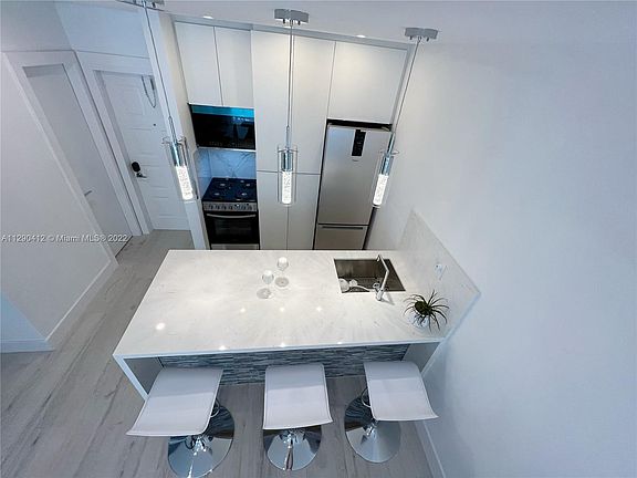 3rd image of 798 Crandon Blvd APT 50-B