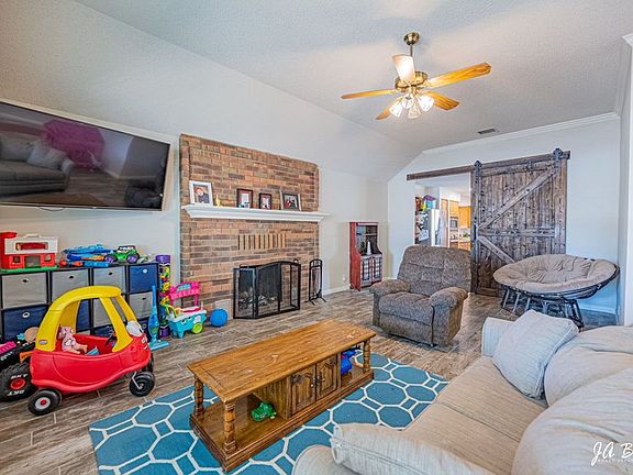 5th image of 4900 Melville Dr
