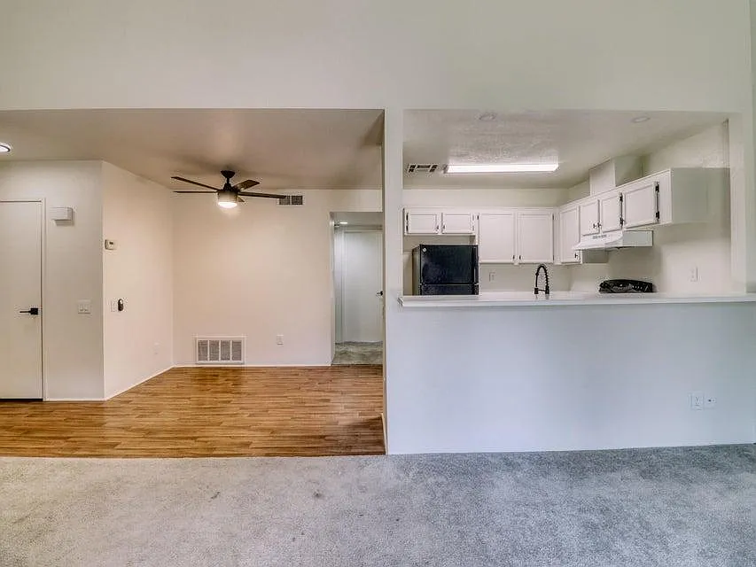 2 bed, 902 sqft, $1,985 — Photo 4