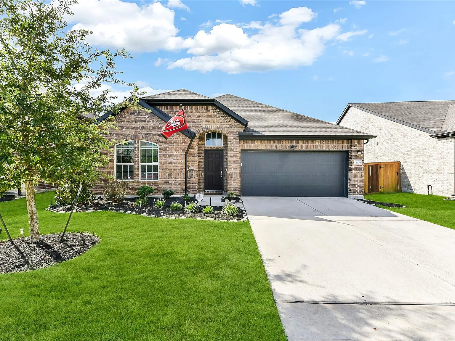 3 bed, 2.0 bath, 2348 sqft, $3,100 — Photo 3