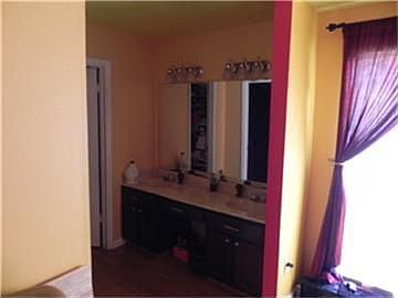  Master Bath View with double vanaties