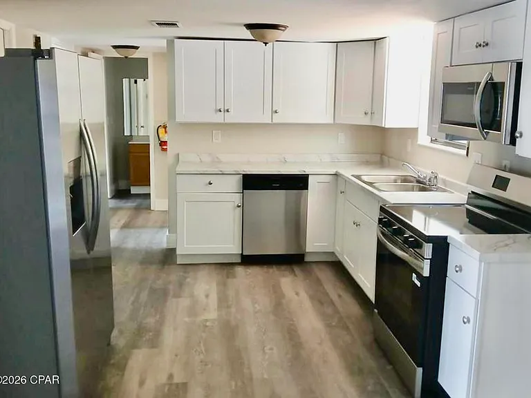 1825 Watkins Ave — Photo 8