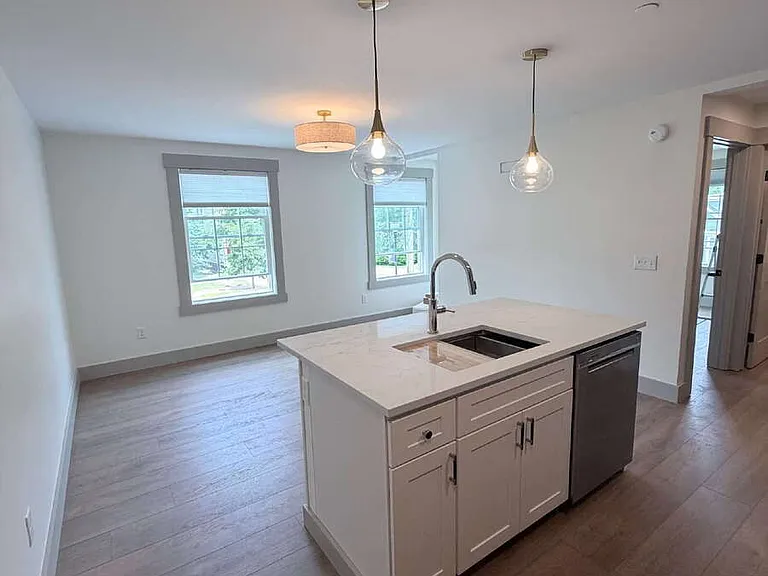 110 Silver St #201 — Photo 6