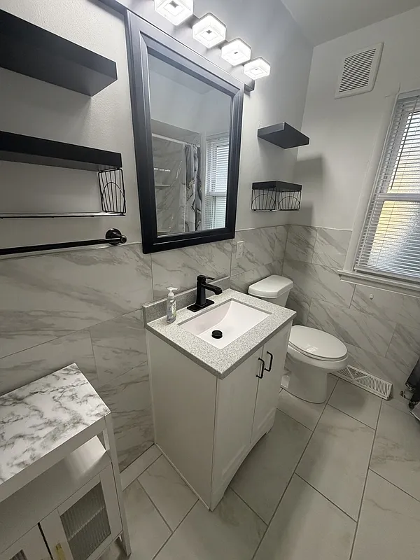 3 bed, 2.0 bath, 1176 sqft, $2,300 — Photo 3