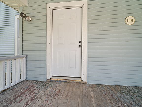 2nd image of 1101 1/2 N Oak St