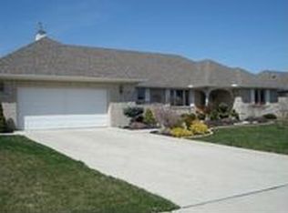 514 Quail East Dr, Oregon, OH 43616