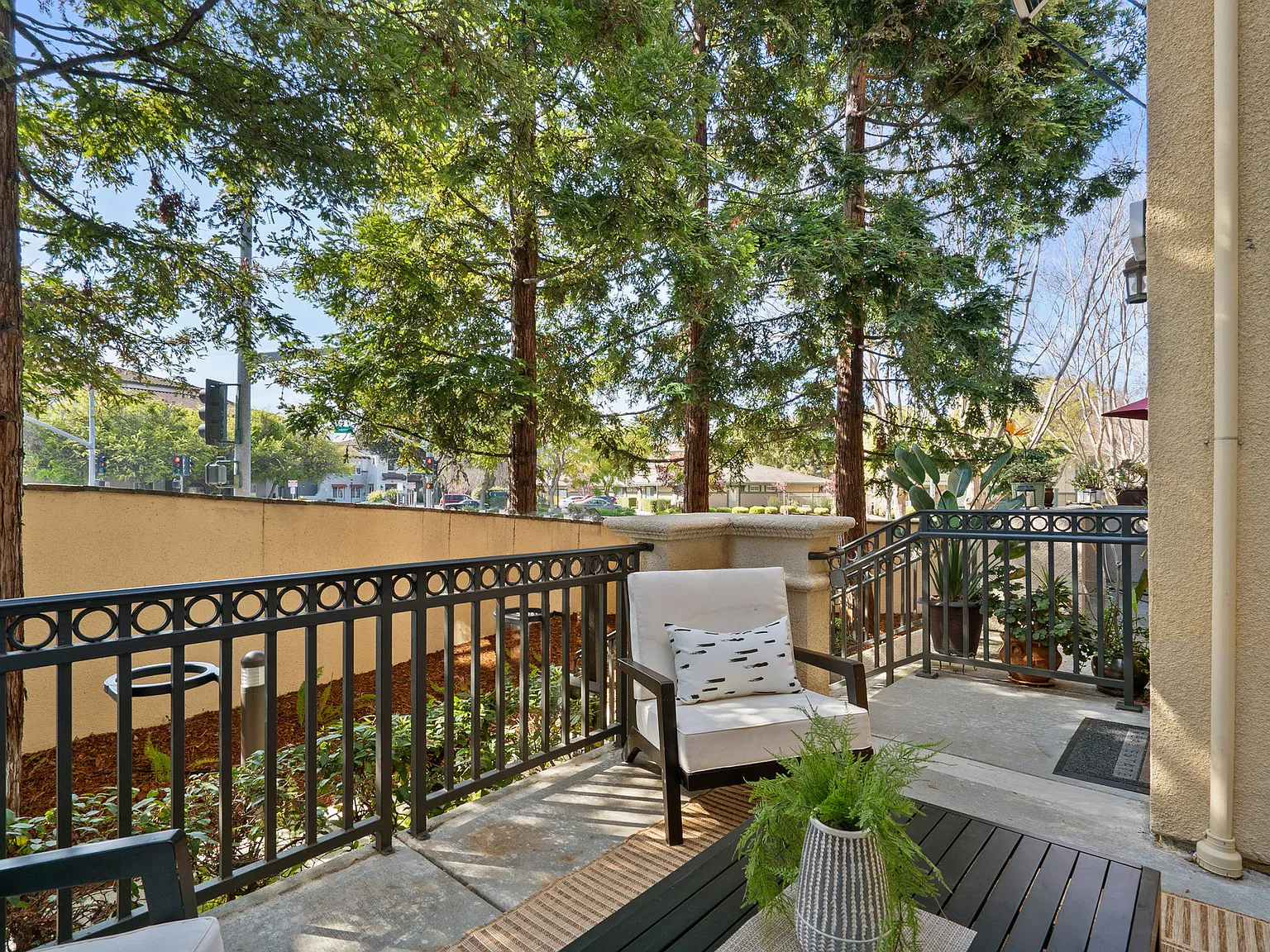 2 bed, 2.5 bath, 1616 sqft, $4,700 — Photo 3