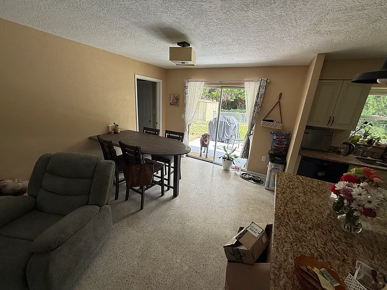 2430 Lorna Dr — Photo 7