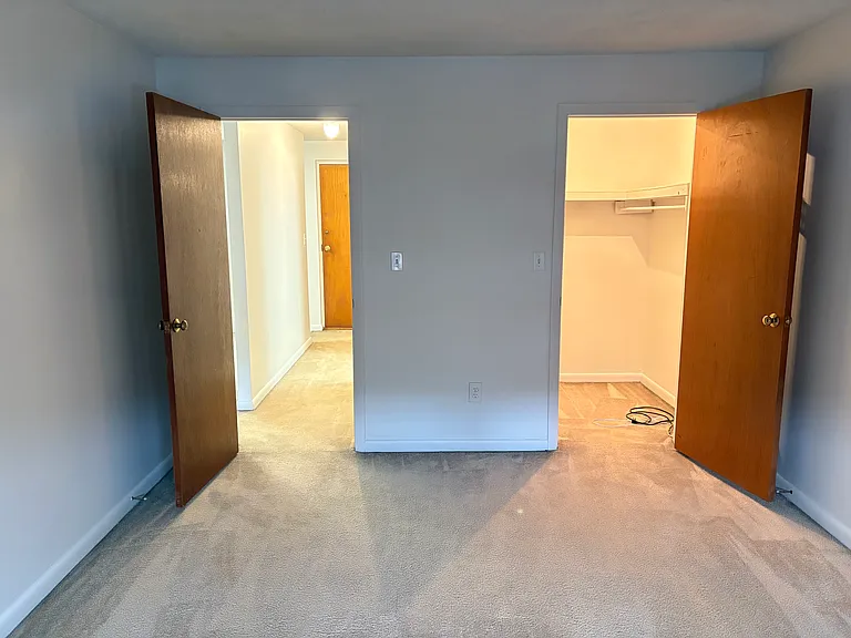 Lexington St Apartments — Photo 46