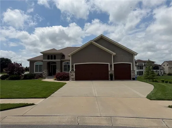 2910 NE 102nd Ter, Kansas City, MO 64155