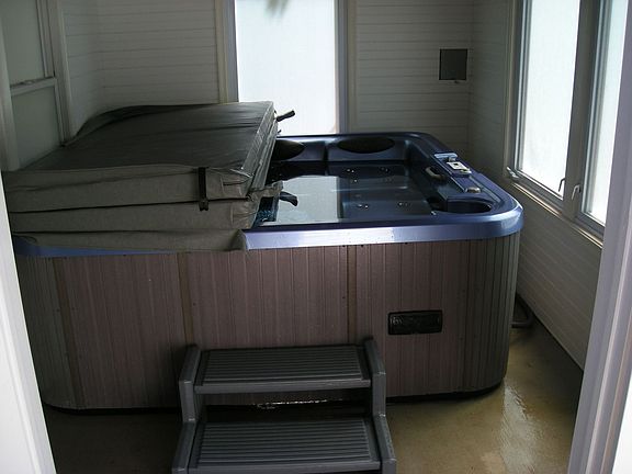 Separate Enclosed Hot Tub