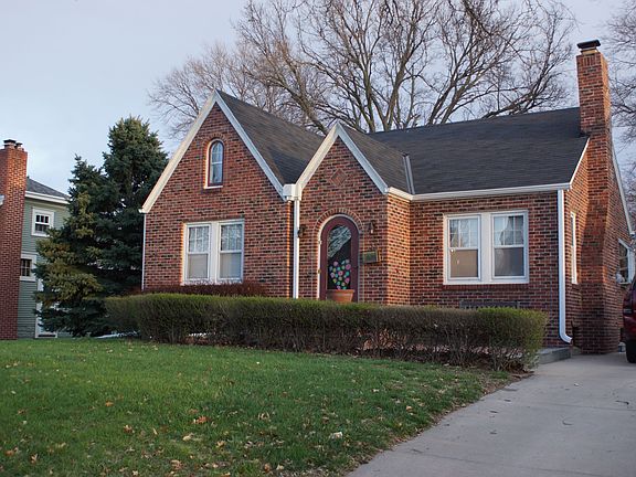 3323 Woods Ave