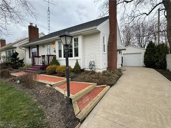 911 Vincent Blvd, Alliance, OH 44601