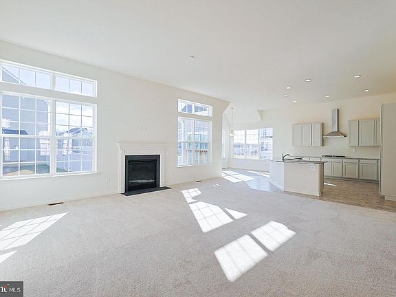 5th image of 910 Weatherstone Ln
