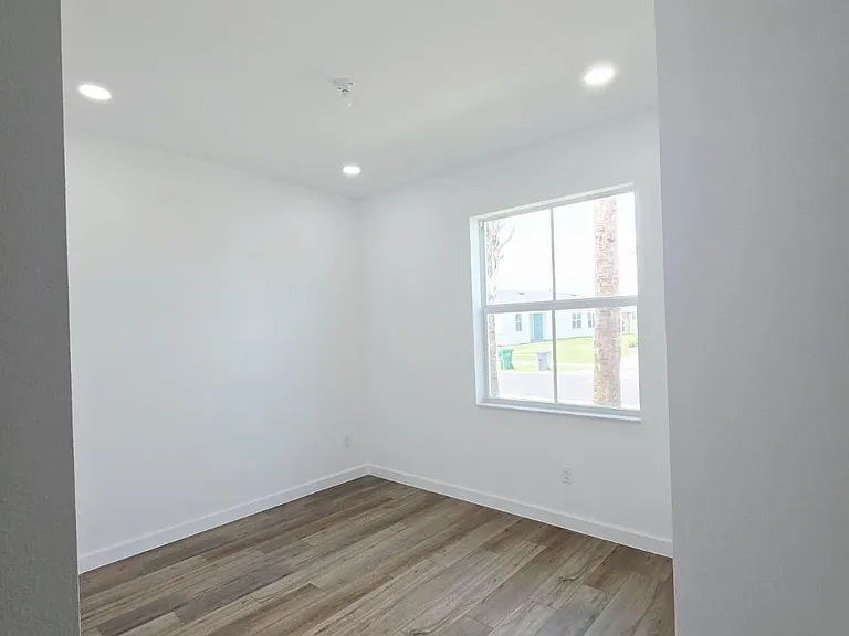 3501 Harborside Ave — Photo 6