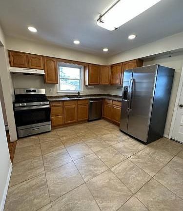 2nd image of 15 Stevens Ave Floor 2
