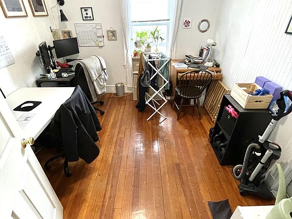 4th image of 25 Thornley St #1