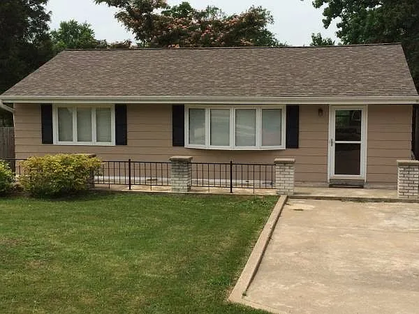808 Connie Ln photo 1
